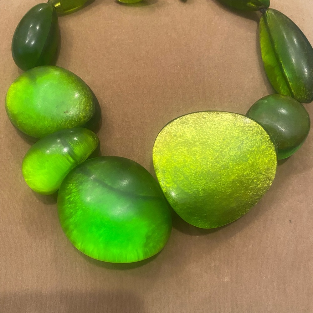 Monies Necklace RARE HUGE GREEN CRACKLE GERDA LYNGGAARD lucite - Picture 5 of 5